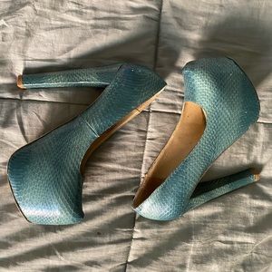 Snake skin High heel pumps size 8
